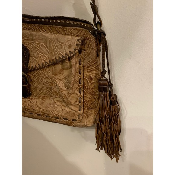Patricia Nash crossbody bag tan leather embossed floral tassel buckle flap - Picture 6 of 13